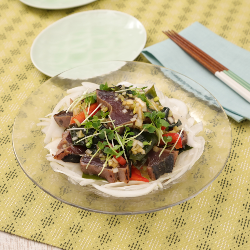 かつおのたたきとわかめの中華風海鮮サラダ サムネイル画像